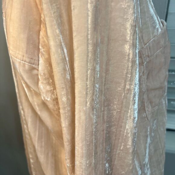 Splendid Ryan Velvet Button-Down Large
Champagne pink - Picture 5 of 11